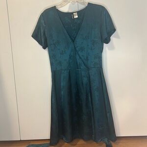 H&M dark green mini dress with a tie in the front Size 4
